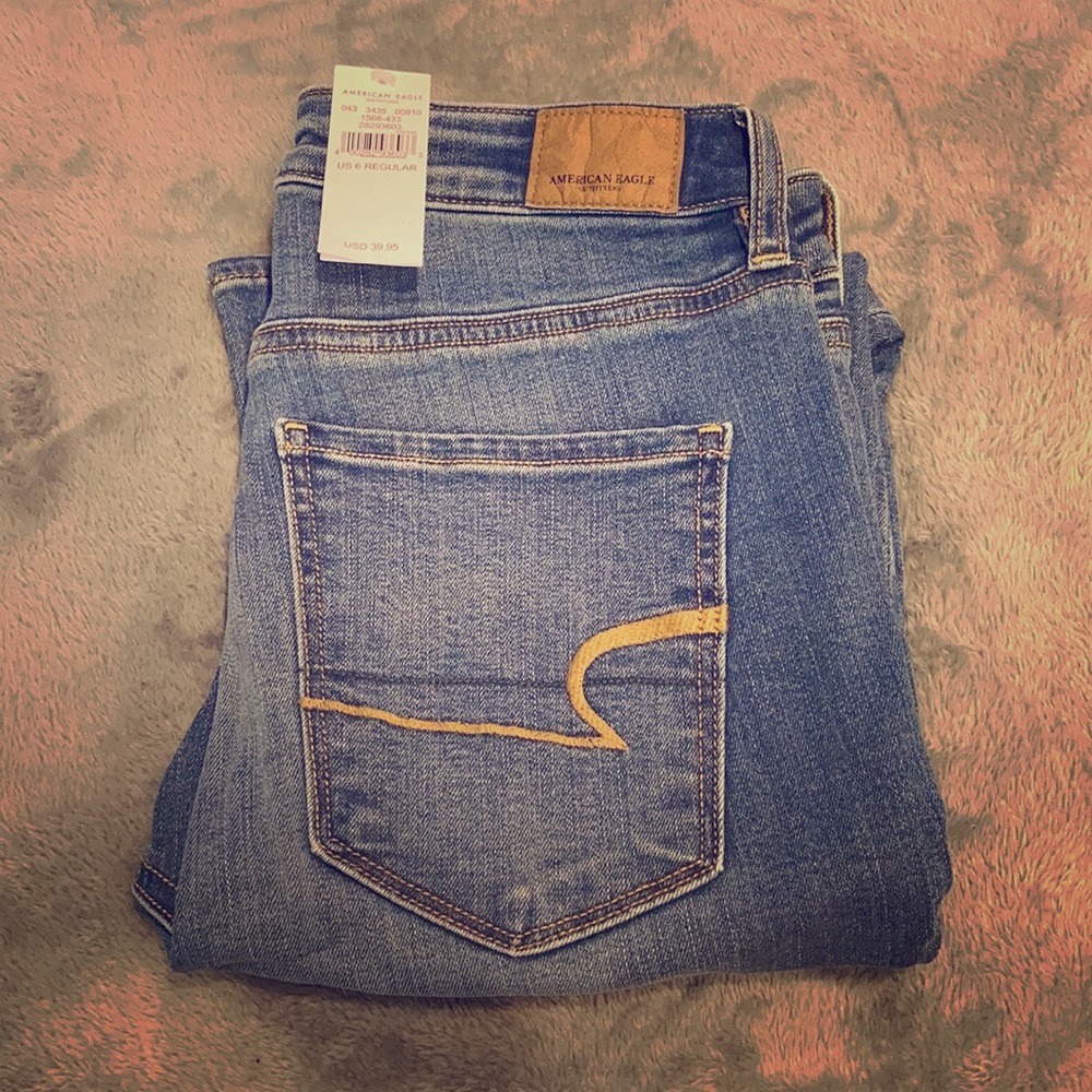 NEVER WORN American Eagle super hi-rise jegging
